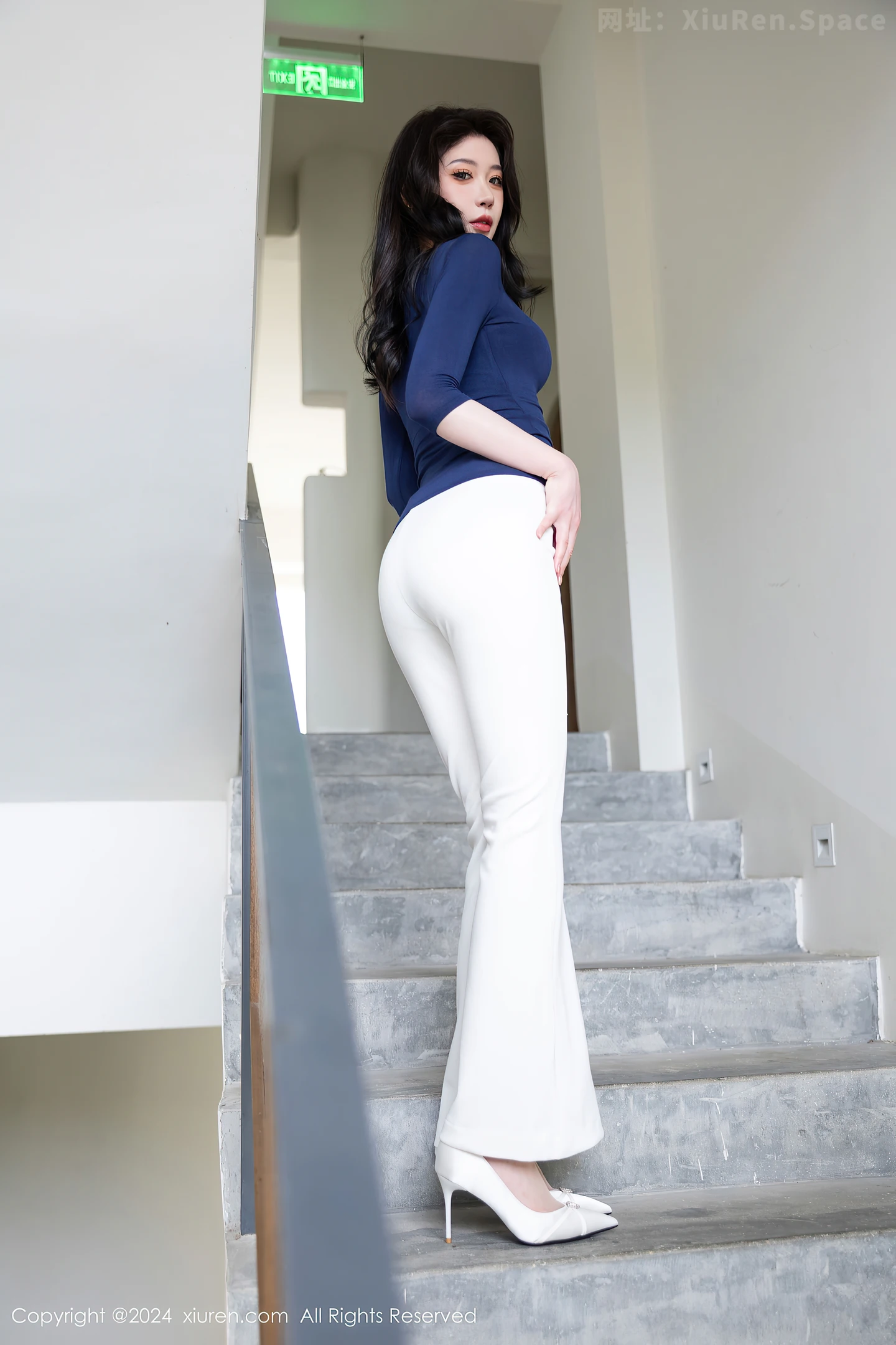 图片[6]-[XiuRen秀人网] VOL.9355 模特梦心玥性感深蓝V领露蓝色蕾丝内衣秀高挑曼妙身姿诱惑写真83P-秀人网官方网站